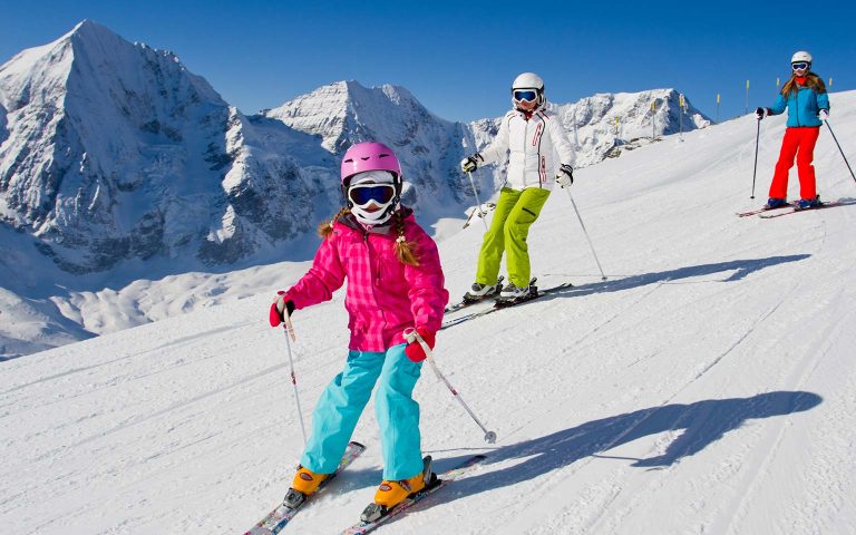 Family-Skiing-iStock-155344279